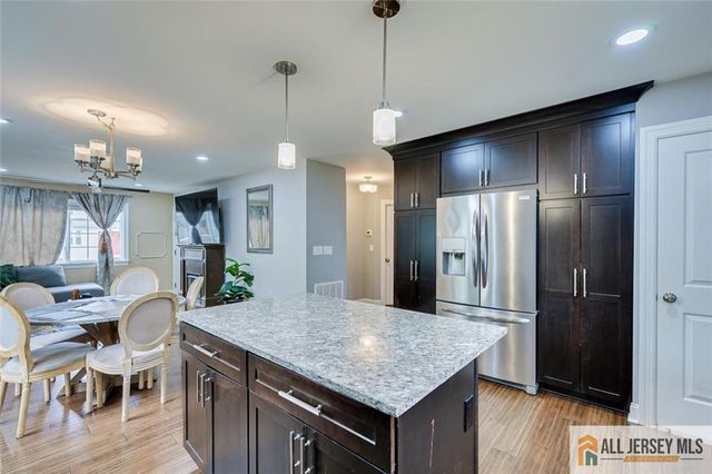 4 Pleasant Place, Metuchen, NJ 08840