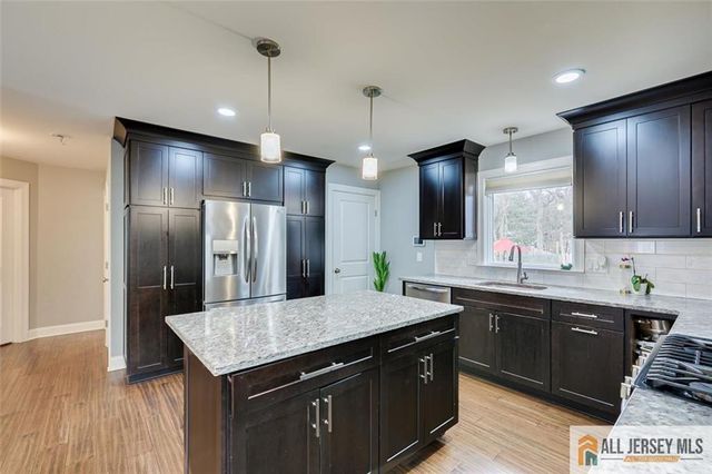 4 Pleasant Place, Metuchen, NJ 08840