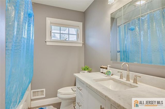 4 Pleasant Place, Metuchen, NJ 08840