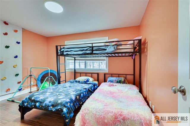 4 Pleasant Place, Metuchen, NJ 08840