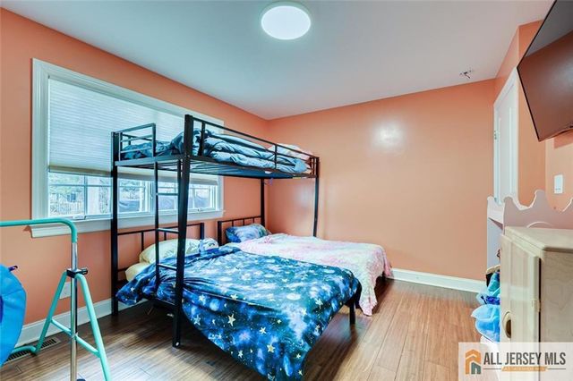 4 Pleasant Place, Metuchen, NJ 08840