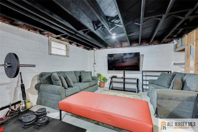 4 Pleasant Place, Metuchen, NJ 08840