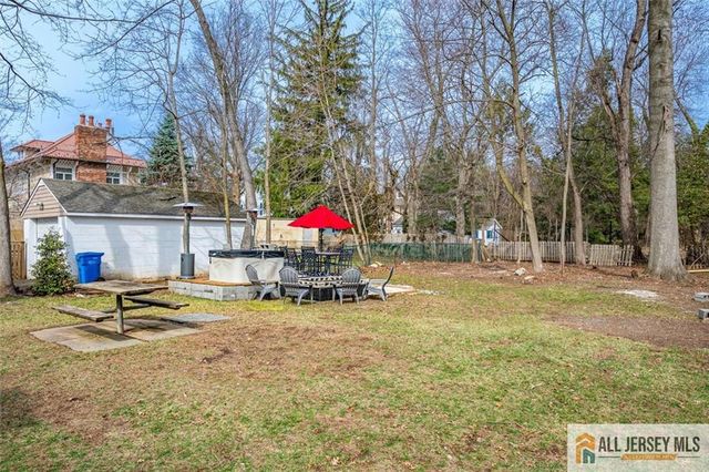 4 Pleasant Place, Metuchen, NJ 08840