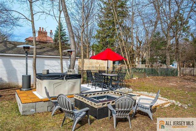 4 Pleasant Place, Metuchen, NJ 08840