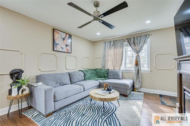 4 Pleasant Place, Metuchen, NJ 08840