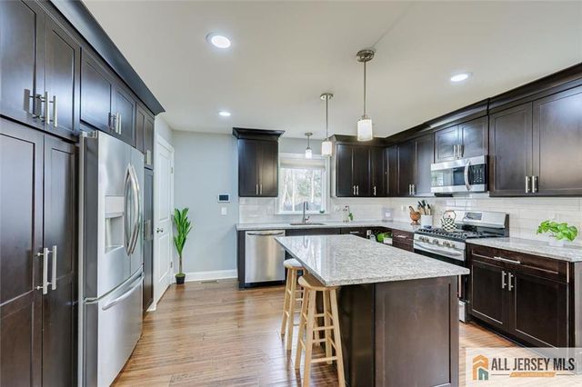 4 Pleasant Place, Metuchen, NJ 08840