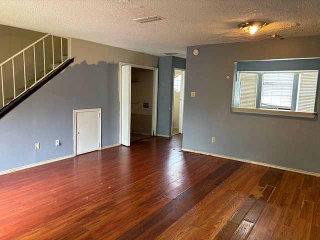 1366 Old Jamestown Court N, Dallas, TX 75217
