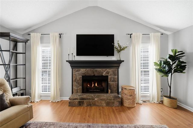 1204 Fern Hollow Dr, Woodstock, GA 30189