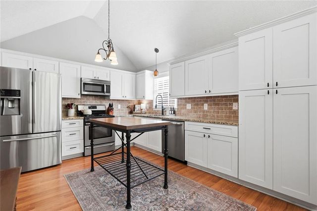 1204 Fern Hollow Dr, Woodstock, GA 30189