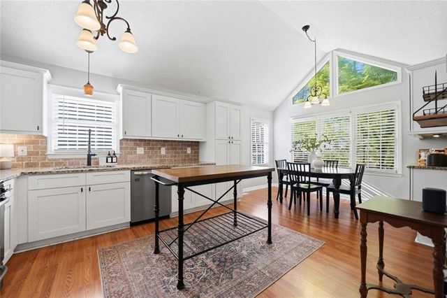 1204 Fern Hollow Dr, Woodstock, GA 30189