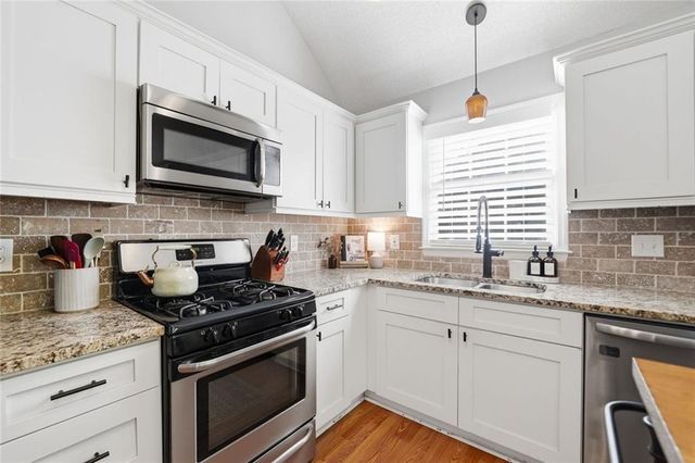 1204 Fern Hollow Dr, Woodstock, GA 30189