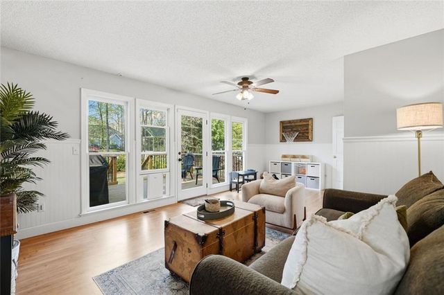 1204 Fern Hollow Dr, Woodstock, GA 30189