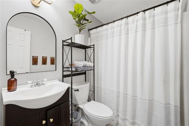 1204 Fern Hollow Dr, Woodstock, GA 30189