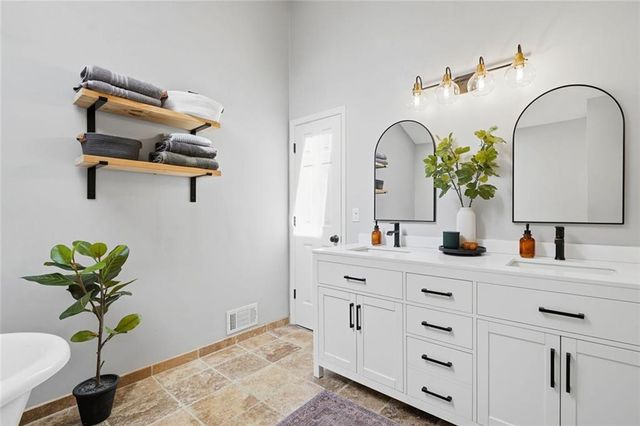 1204 Fern Hollow Dr, Woodstock, GA 30189