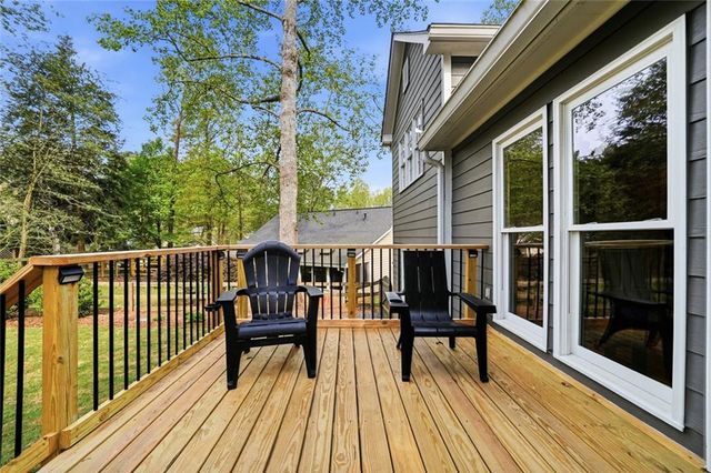 1204 Fern Hollow Dr, Woodstock, GA 30189