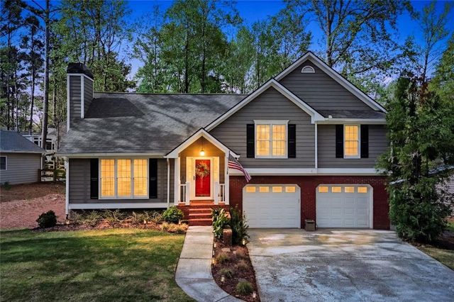 1204 Fern Hollow Dr, Woodstock, GA 30189