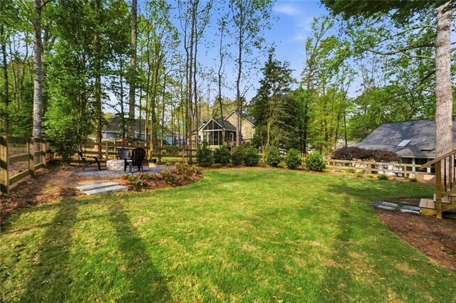 1204 Fern Hollow Dr, Woodstock, GA 30189