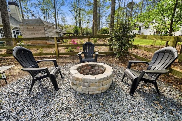 1204 Fern Hollow Dr, Woodstock, GA 30189