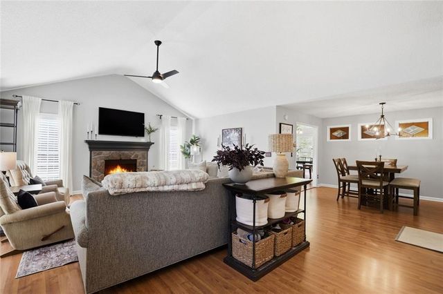 1204 Fern Hollow Dr, Woodstock, GA 30189