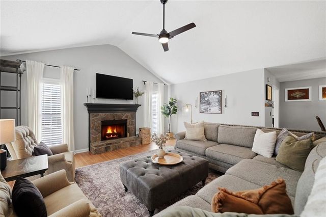 1204 Fern Hollow Dr, Woodstock, GA 30189