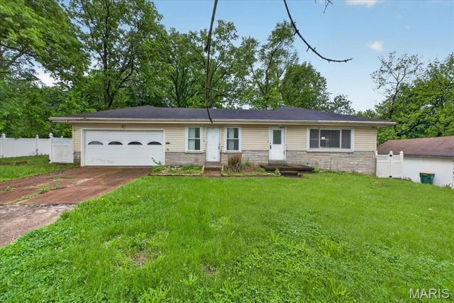 2360 Chambers Road, Moline Acres, MO 63136