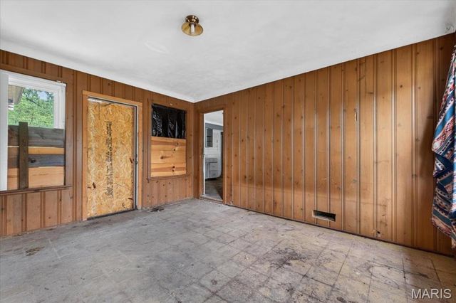 2360 Chambers Road, Moline Acres, MO 63136