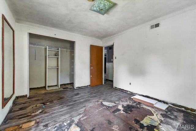 2360 Chambers Road, Moline Acres, MO 63136