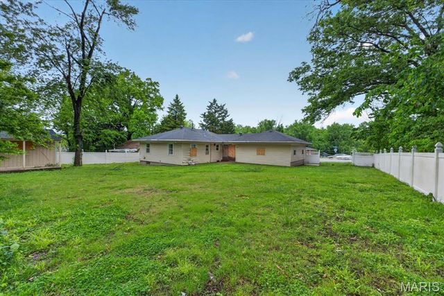 2360 Chambers Road, Moline Acres, MO 63136