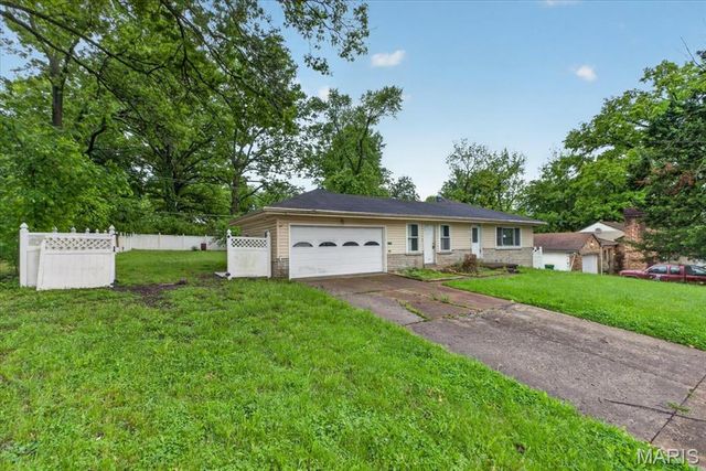 2360 Chambers Road, Moline Acres, MO 63136