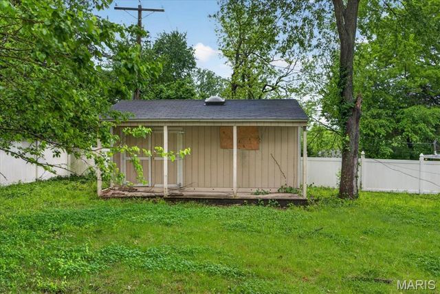2360 Chambers Road, Moline Acres, MO 63136