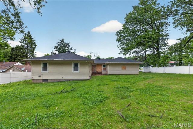 2360 Chambers Road, Moline Acres, MO 63136