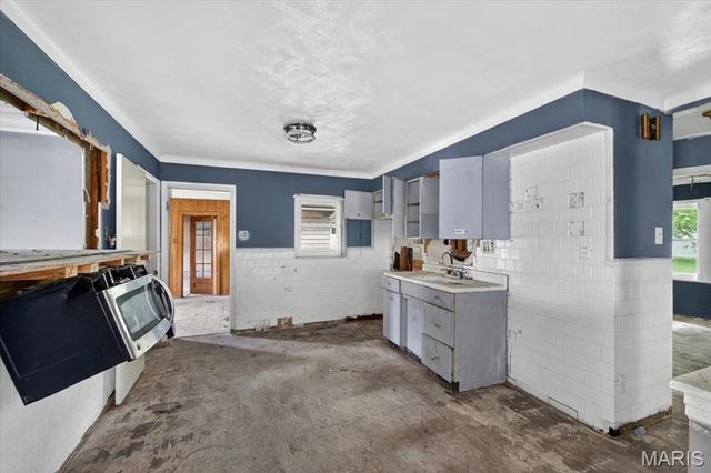 2360 Chambers Road, Moline Acres, MO 63136
