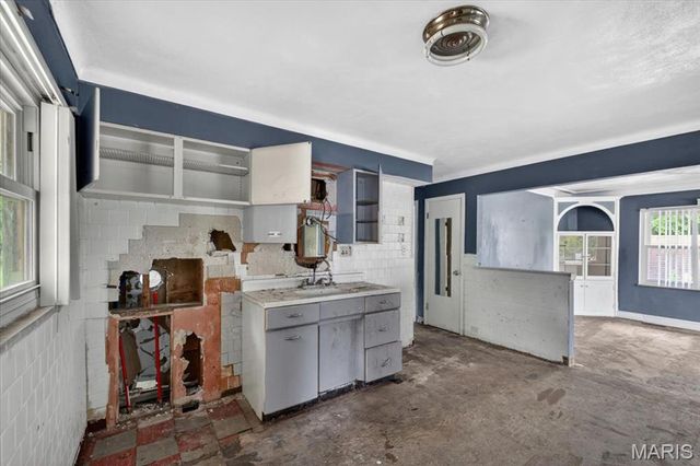 2360 Chambers Road, Moline Acres, MO 63136