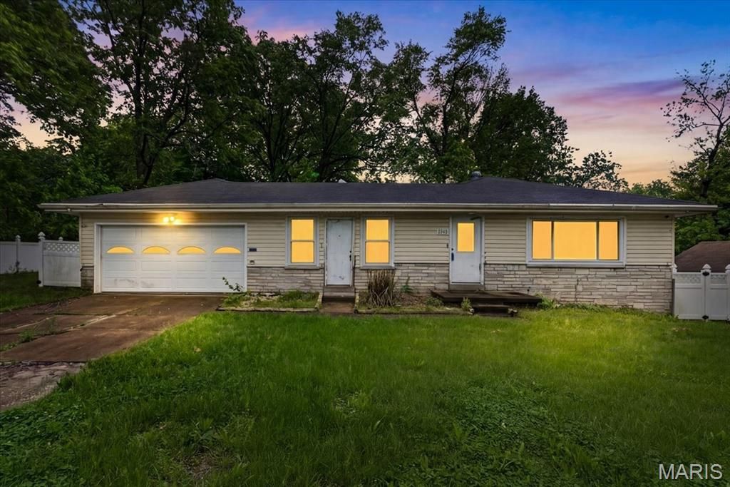 2360 Chambers Road, Moline Acres, MO 63136