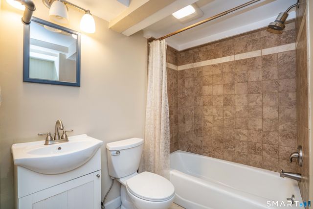 25 Meadow Farms Road, West Hartford, CT 06107