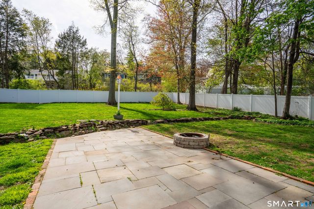 25 Meadow Farms Road, West Hartford, CT 06107