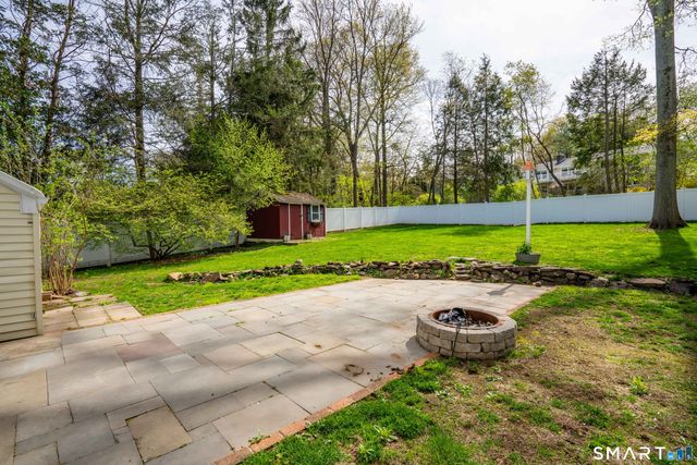 25 Meadow Farms Road, West Hartford, CT 06107