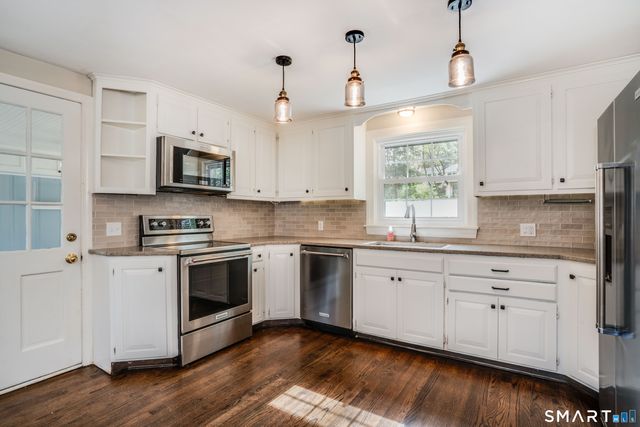 25 Meadow Farms Road, West Hartford, CT 06107