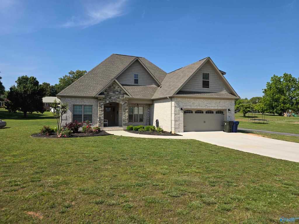 756 Delynn Drive, Hazel Green, AL 35750
