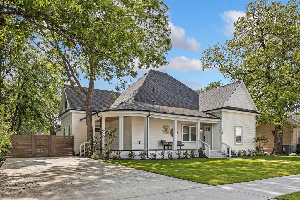 700 S Crockett Street, Sherman, TX 75090