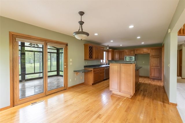5520 Antler Dr, Cedar Rapids, IA 52411