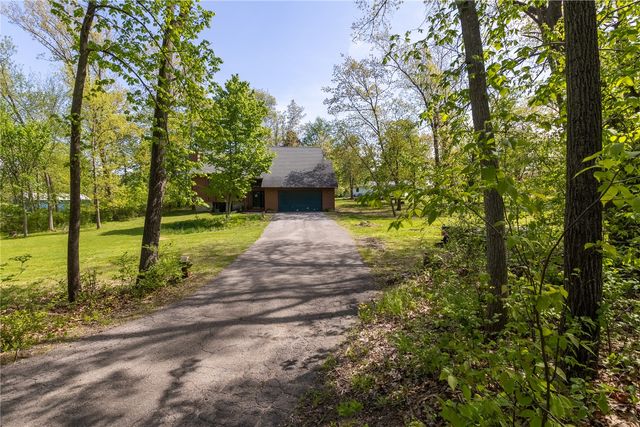 5520 Antler Dr, Cedar Rapids, IA 52411