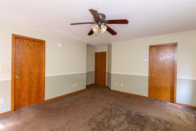 5520 Antler Dr, Cedar Rapids, IA 52411