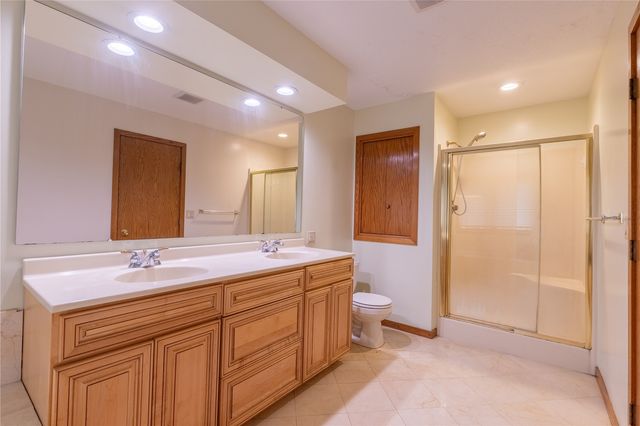5520 Antler Dr, Cedar Rapids, IA 52411