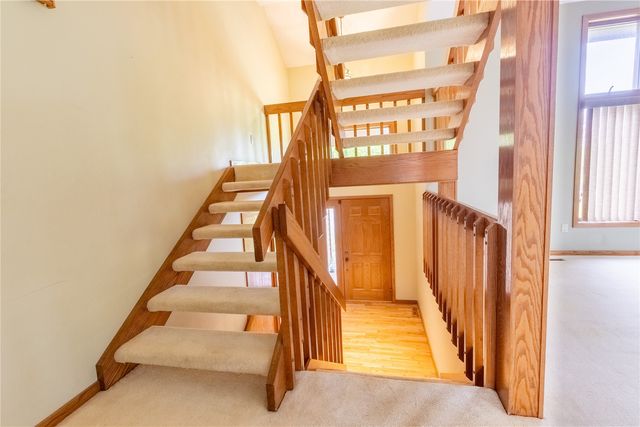 5520 Antler Dr, Cedar Rapids, IA 52411