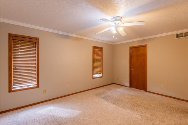 5520 Antler Dr, Cedar Rapids, IA 52411
