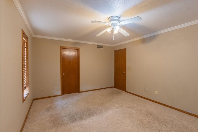 5520 Antler Dr, Cedar Rapids, IA 52411