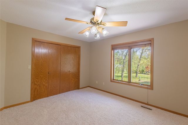 5520 Antler Dr, Cedar Rapids, IA 52411
