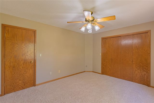 5520 Antler Dr, Cedar Rapids, IA 52411