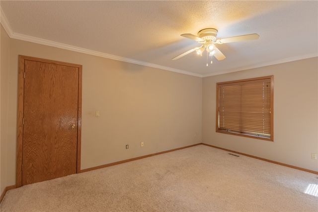 5520 Antler Dr, Cedar Rapids, IA 52411